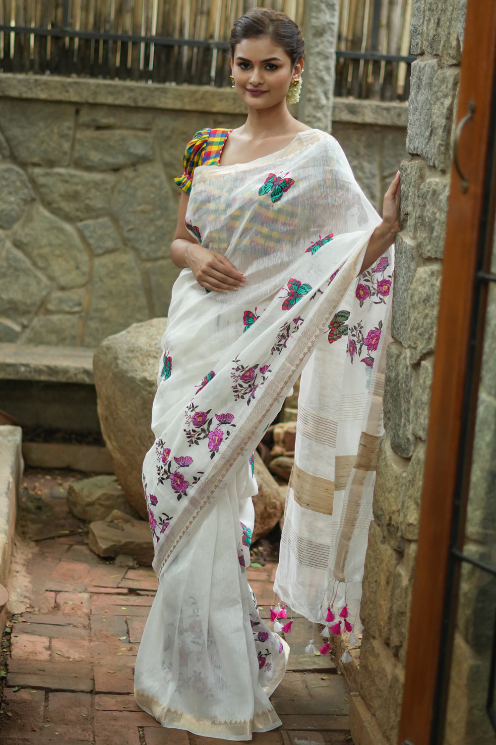 Buy White Color Hand Embroidered Cotton Allover Lucknowi Chikankari Saree  (With Blouse-Cotton) KC250798 | www.maanacreation.com