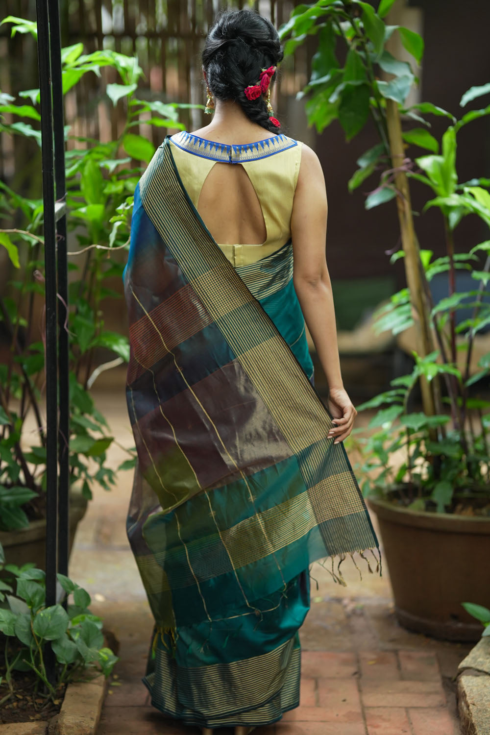 Shop Elegant Blue Maheshwari Silk Cotton Handloom Saree Online