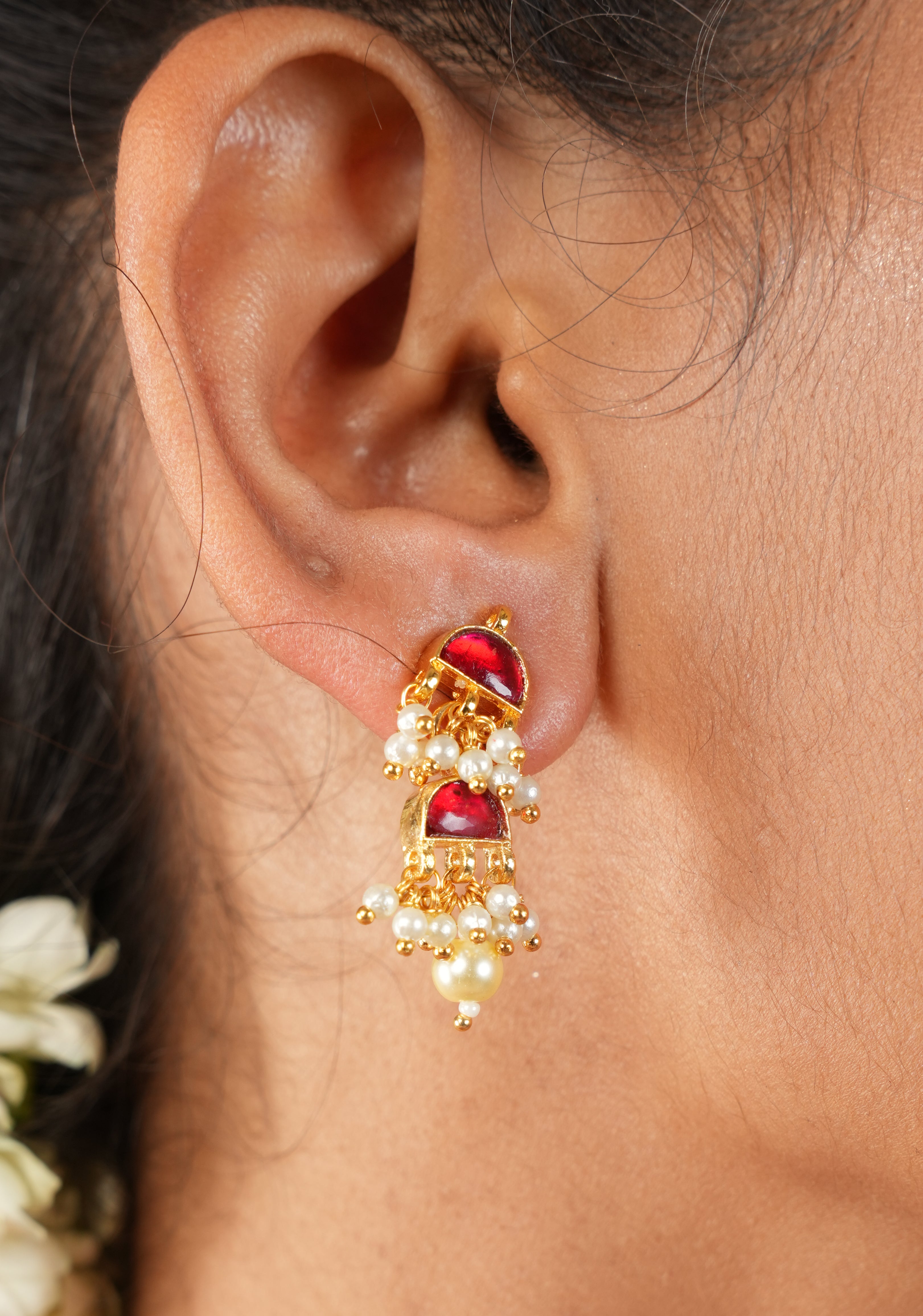 Lightweight Jadau Necklace Set with eleven dangling red stones and matching earrings