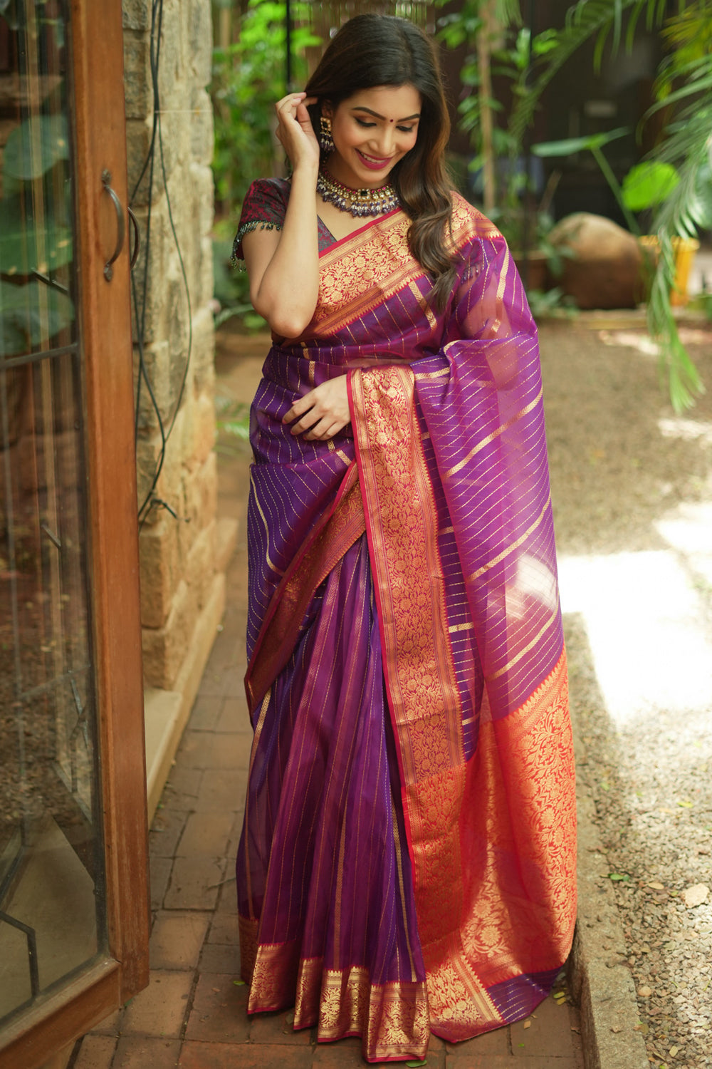 How to Look Slimmer and Taller in Saree – Glamwiz India