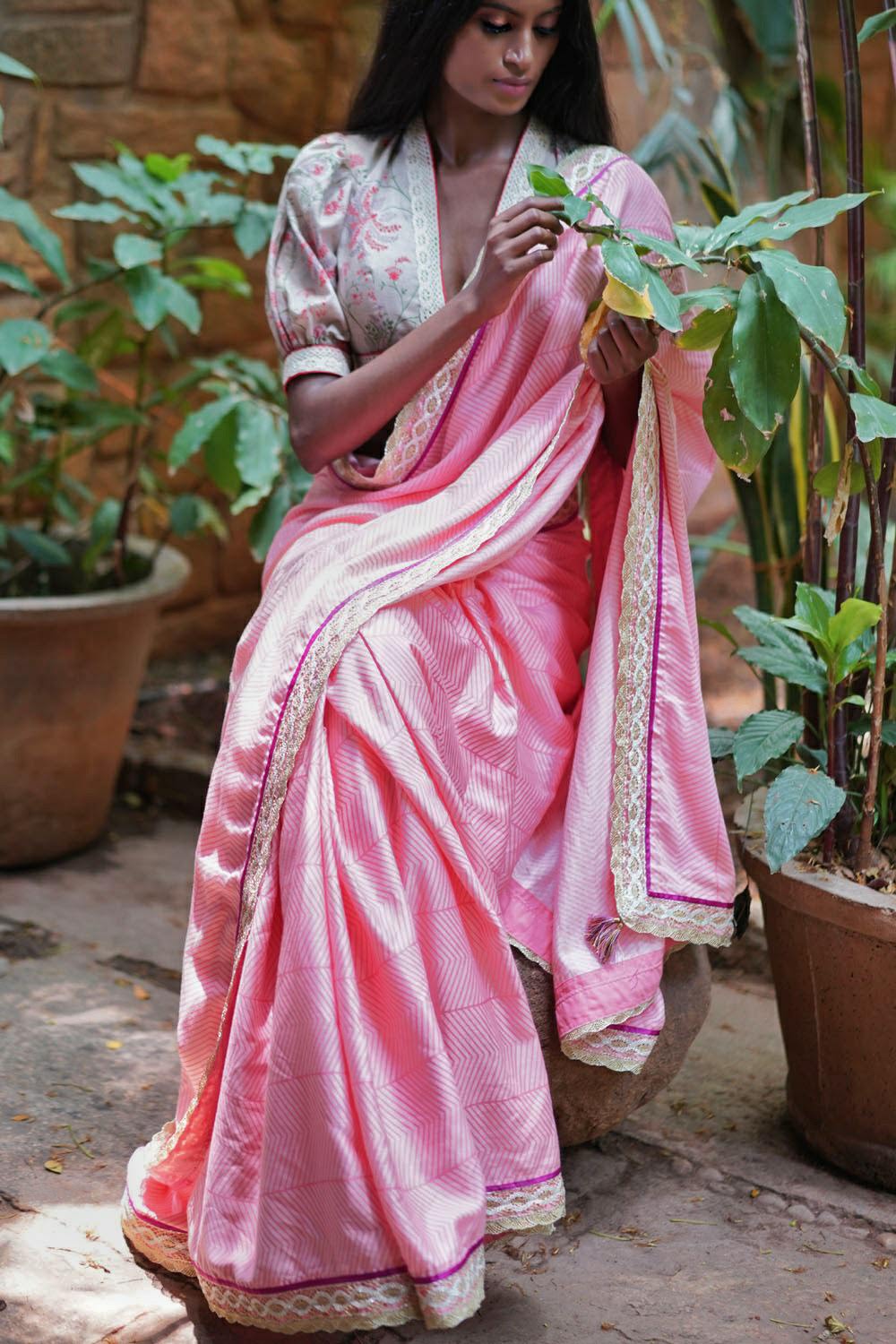 Rose pink saree with golden zari pallu and broad zari border - Golden –  BharatSthali